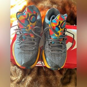 Men’s Kevin Durant Nike sz 9 (feels like 8-8.5,runs small)